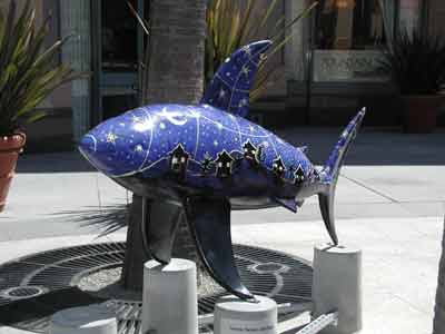The Shark statue called TwinkleTwinkleLittleShark2